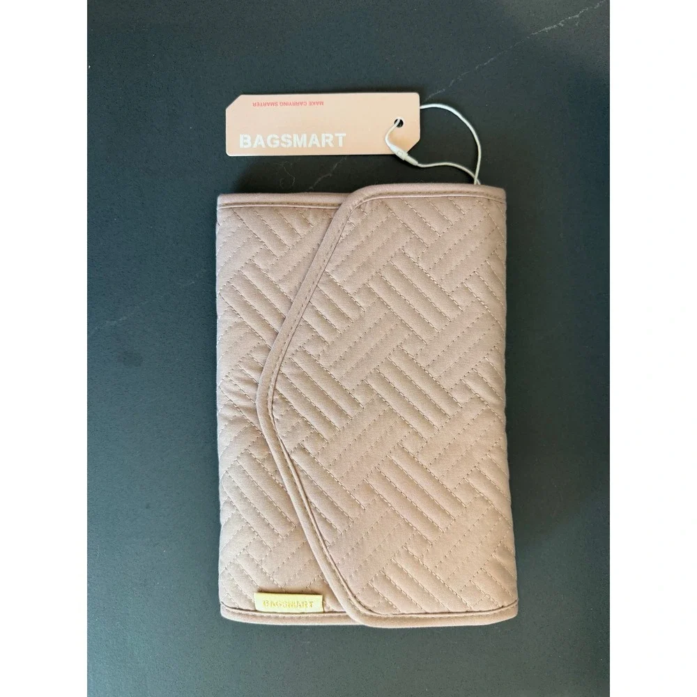 BAGSMART Quilted Travel Jewelry Organizer Case Soft Pink Magnetic Closure NWT